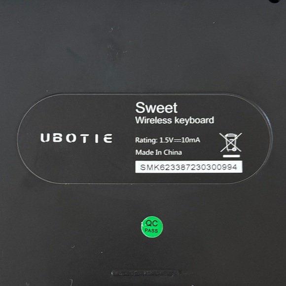 Colorful Retro Keyboard - Picture 7 of 7